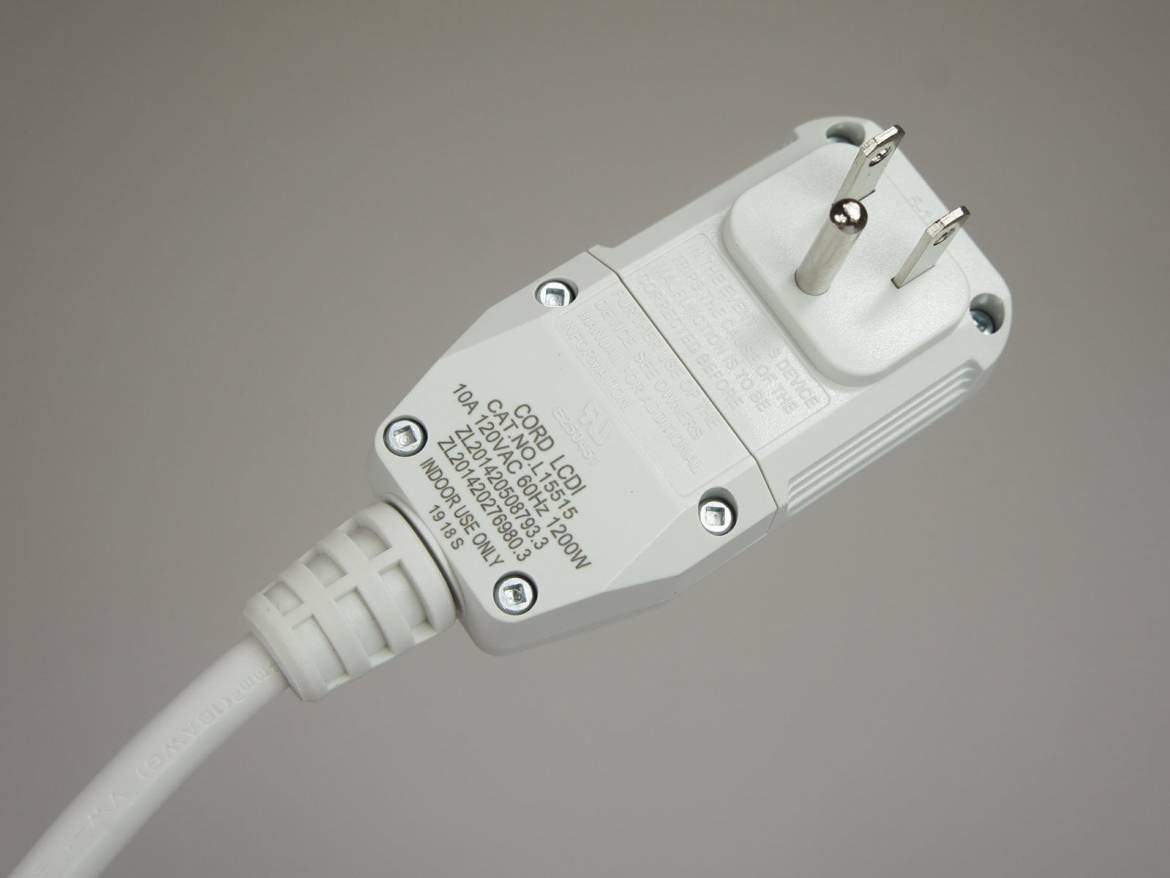 fj_08_plug.jpg